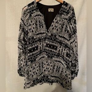 Show Me Your MuMu Long Sleeve Tunic V Neck Geometric Top Size Small